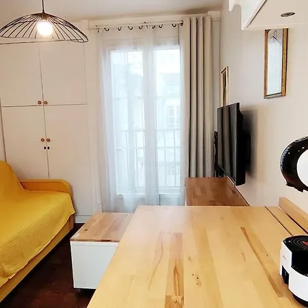 Charming Studio With Balcony Next To St Martin Canal * Paris
