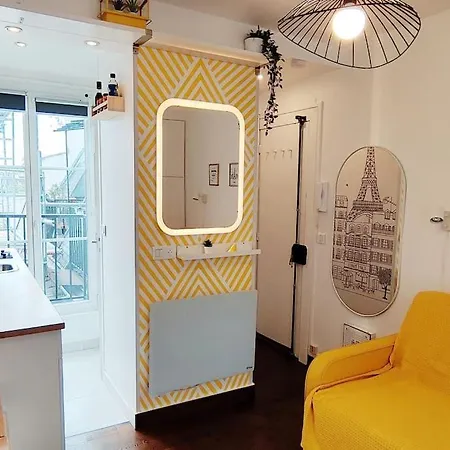 Charming Studio With Balcony Next To St Martin Canal Paris
